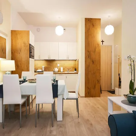 With Access To Sauna And Fitness 아파트 *