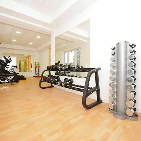 With Access To Sauna And Fitness 코워브제크